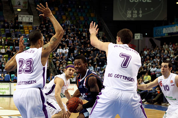 纷纷挺身而 纷纷挺身而